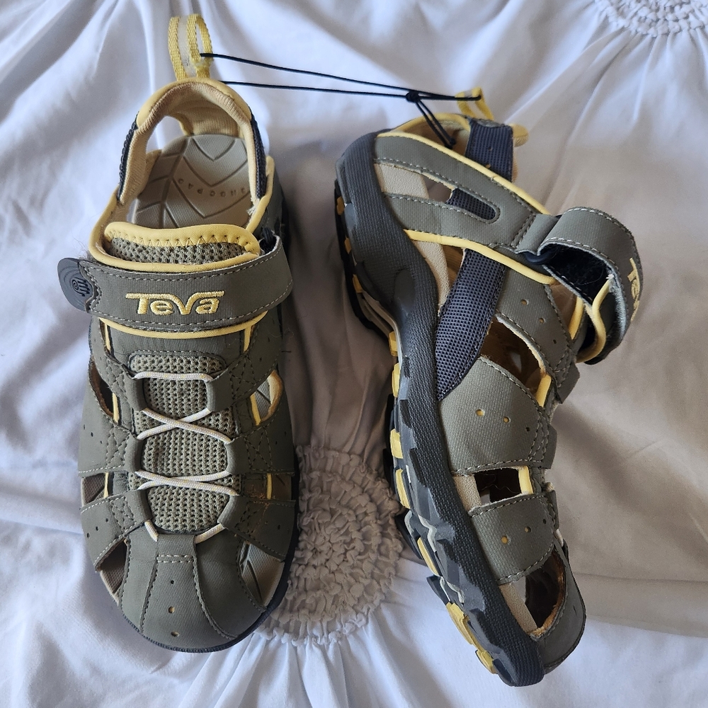 TEVA 6969 Deacon Mermaid Sandals Womens 6
